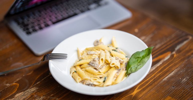 Attenzione alla pausa pranzo in ufficio!