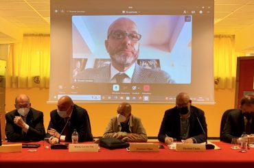 First Cosenza, lezione di educazione finanziaria con Riccardo Colombani, banche e risparmio per la crescita dei territori