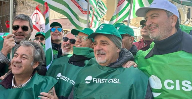 First Cisl Calabria alla Manifestazione Cisl a Roma. Luigi Sbarra: Manovra va cambiata, serve nuovo patto sociale. No a violenza sulle donne