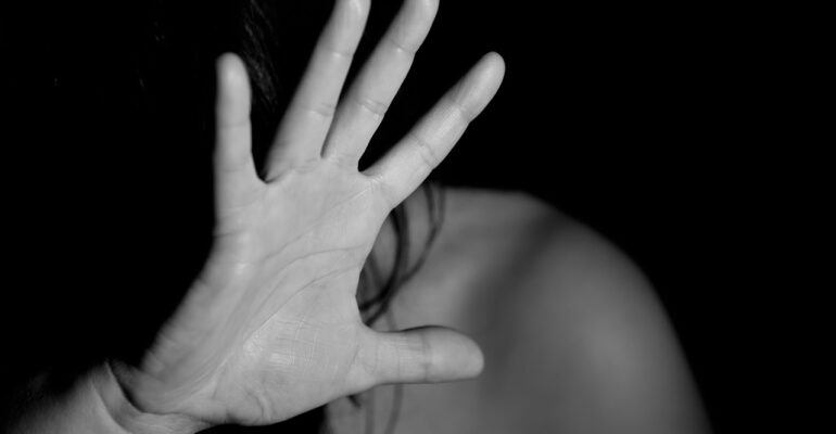 25 novembre, Giornata per l’eliminazione della violenza contro le donne. La dichiarazione congiunta di Federcasse e sindacati