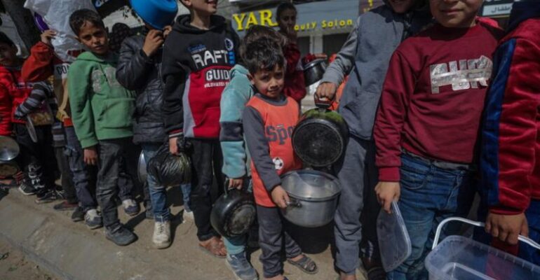 Gaza. Lettera di Landini, Fumarola, Bombardieri a Meloni: “Fare ogni sforzo politico e diplomatico affinché si raggiunga il cessate il fuoco e sia garantita l’assistenza umanitaria alla popolazione palestinese”