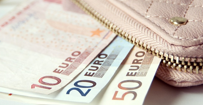 Stop stipendi in contanti