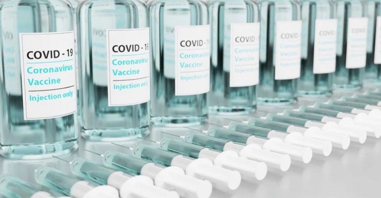 Vaccinazione dei lavoratori nelle aziende, i Sindacati scrivono a Regione Lombardia