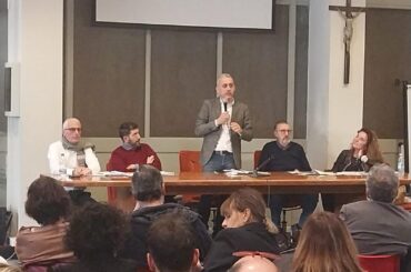 Como, assemblea di piazza, i bancari approvano all’unanimità il rinnovo del Contratto nazionale