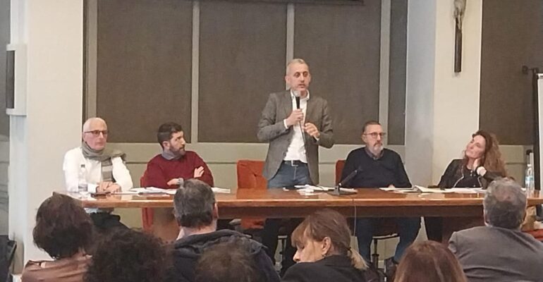 Como, assemblea di piazza, i bancari approvano all’unanimità il rinnovo del Contratto nazionale