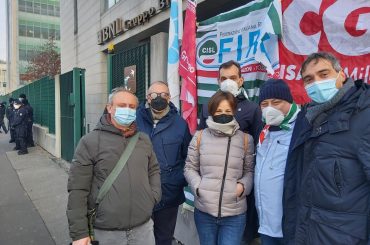 BNL, lavoratori in sciopero. Presidio anche a Milano sotto la sede di via Deruta