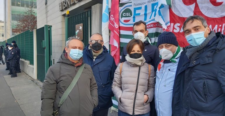 BNL, lavoratori in sciopero. Presidio anche a Milano sotto la sede di via Deruta