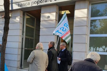 Sit-in Popolare Bari, garanzie per lavoratori e risparmiatori
