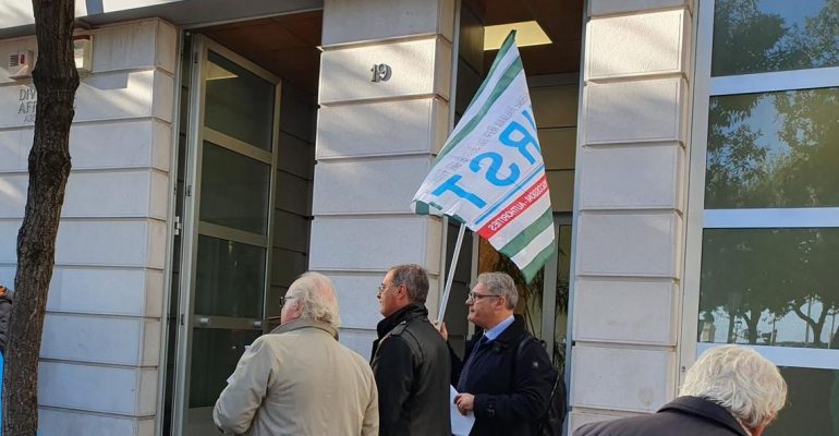 Sit-in Popolare Bari, garanzie per lavoratori e risparmiatori