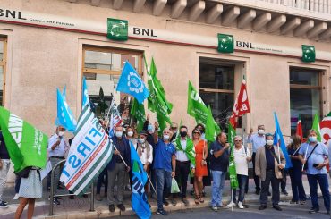 BNL Bari, presidio sindacale unitario contro esternalizzazioni