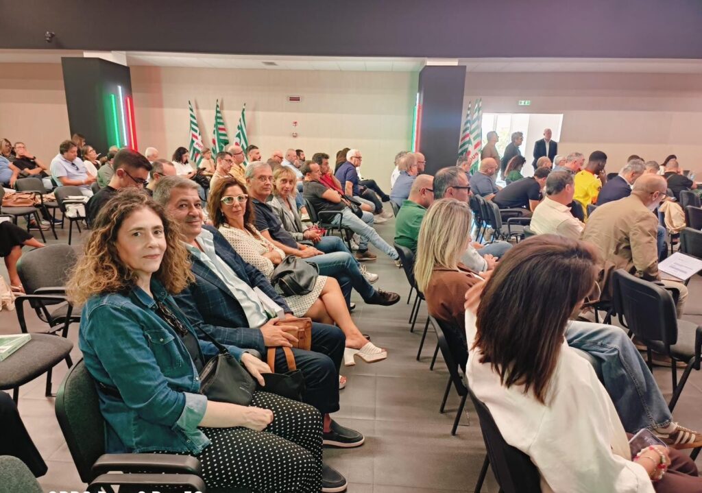 Tavola rotonda pubblico 2 Tavola rotonda cisl Puglia