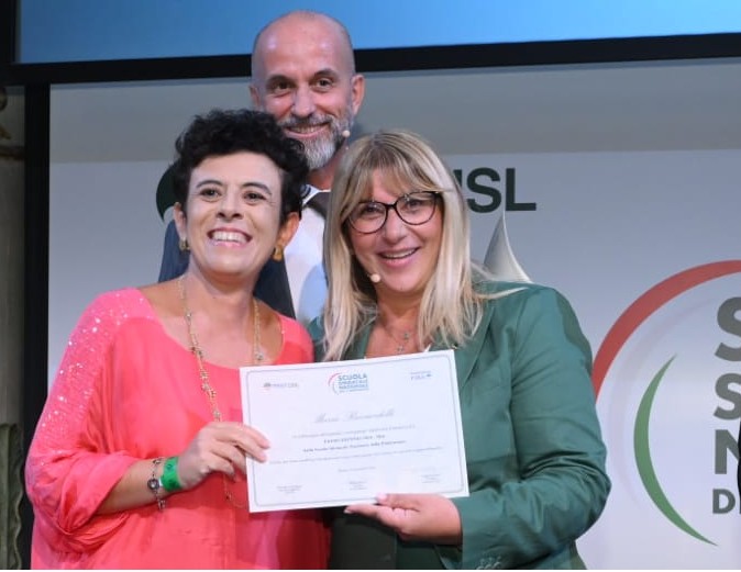 M RICCIARDELLI CONSEGNA ATTESTATO