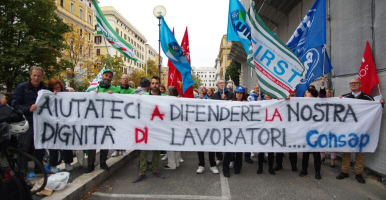 Presidio delle lavoratrici e dei lavoratori CONSAP davanti al MEF