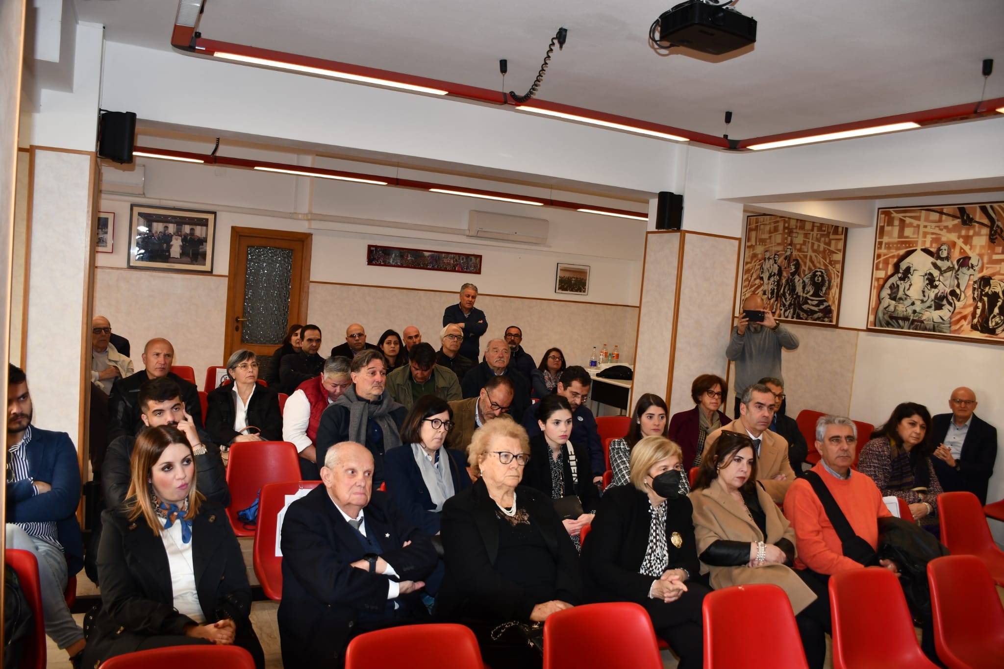 La sala gremita