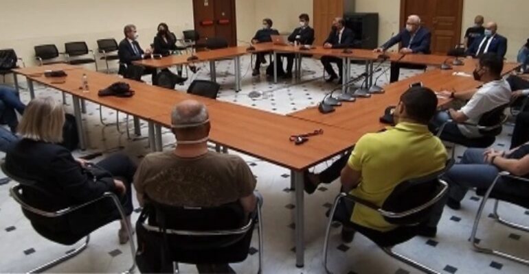 Intesa Sanpaolo, “vicinanza e ascolto”, ma in Sardegna siamo al lumicino