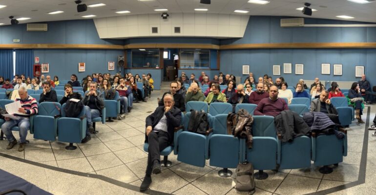 Assemblea dei lavoratori a Nuoro