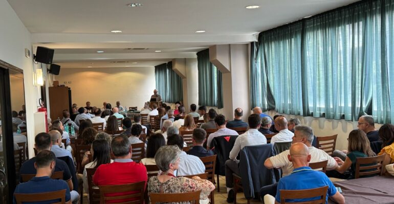 Rinnovo del CCNL Credito: sala gremita a Iglesias, cresce la partecipazione delle lavoratrici e dei lavoratori