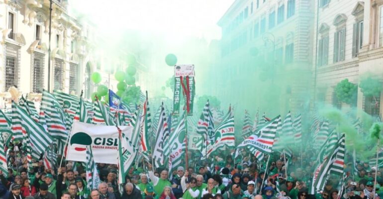 Manifestazione nazionale Cisl a Roma. Sbarra: Manovra va cambiata, serve nuovo patto sociale. No a violenza sulle donne.