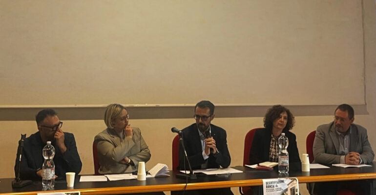 Tavola rotonda “Desertificazione bancaria: istituzioni, territori e cittadini a confronto”. Lenzini: “La banca di relazione è la carta vincente”