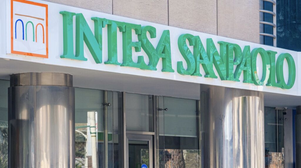 Intesa Sanpaolo, First Cisl: piano da monitorare con attenzione per gli  effetti sull'occupazione – FIRST CISL