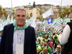 Manifestazione Cgil Cisl Uil a Napoli. L’intervento di Sbarra e la fotogallery