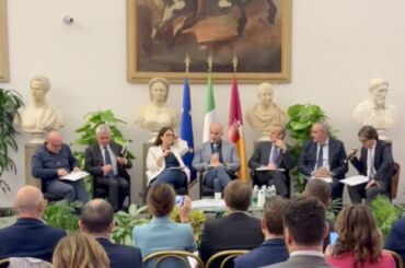 Credito e territorio, Colombani: c’è bisogno di credito per investimenti finalizzati alla trasformazione dei processi produttivi. I video