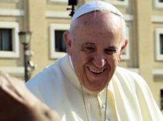 Papa Francesco. Fumarola: “La sua scomparsa ci addolora. Ha segnato un’epoca con la sua umanità, la sua visione moderna e aperta ai cambiamenti della società”