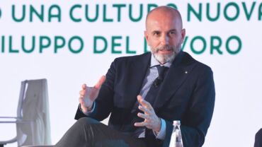Risparmio, Colombani: non arriva a imprese, non serve il risiko ma un Fondo nazionale di investimento nell’economia reale
